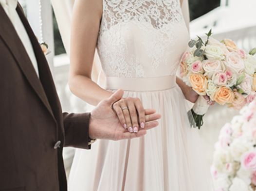 父母在美国给子女婚前买房，如何防止离婚房产被瓜分？信托还是婚前协议？